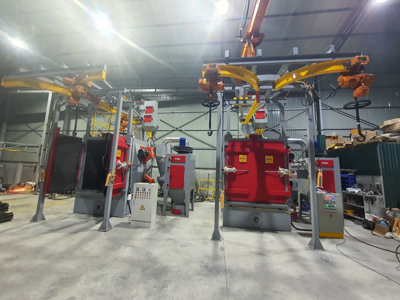 Máy phun bi dạng treo làm sạch triệt để, nhanh chóng, tiện lợi 4 TBS Ha Noi phan phoi may phun bi dang treo chinh hang chat luong