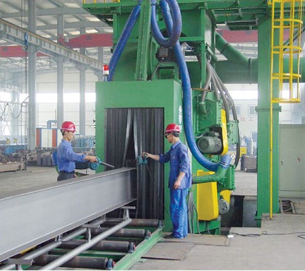 Tìm hiểu các thông tin chi tiết về buồng phun bi 2 Buong phun bi duoc su dung rong rai trong nhieu linh vuc cong nghiep