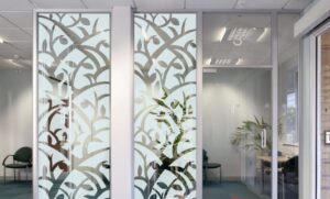 Phun cat kinh duoc ung dung rong rai trong nhieu linh vuc