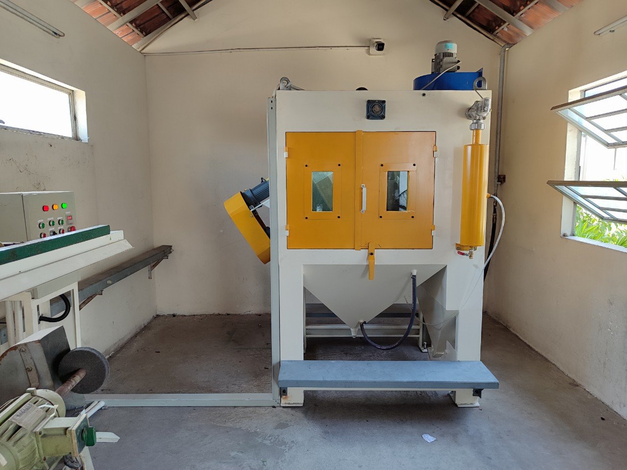 Thuong xuyen bao tri ve sinh buong phun cat de tang do ben