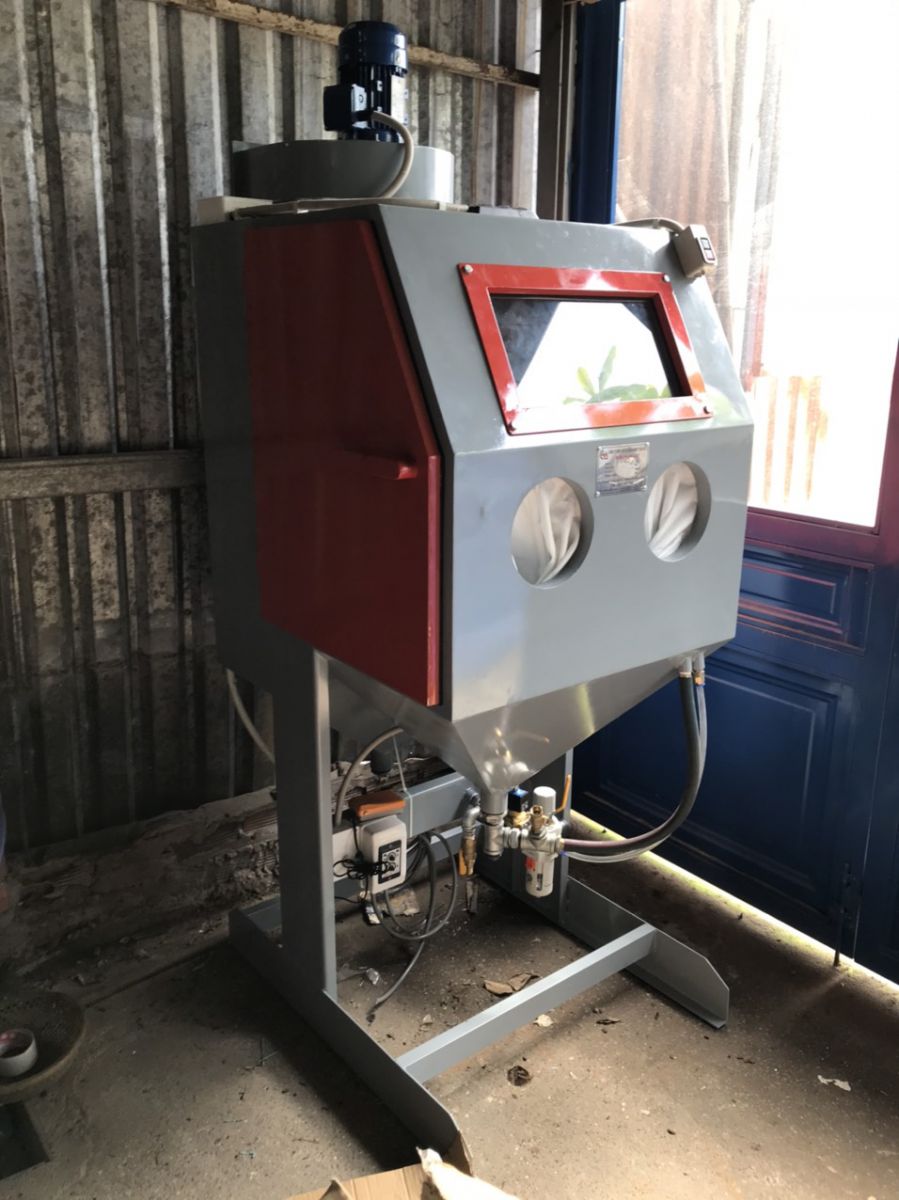 Tu phun cat mini thiet ke gon thuan tien khi su dung